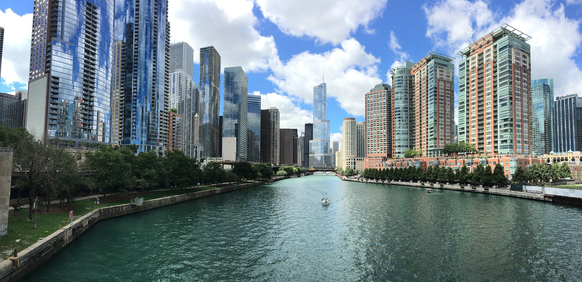 Chicago river_Pexels