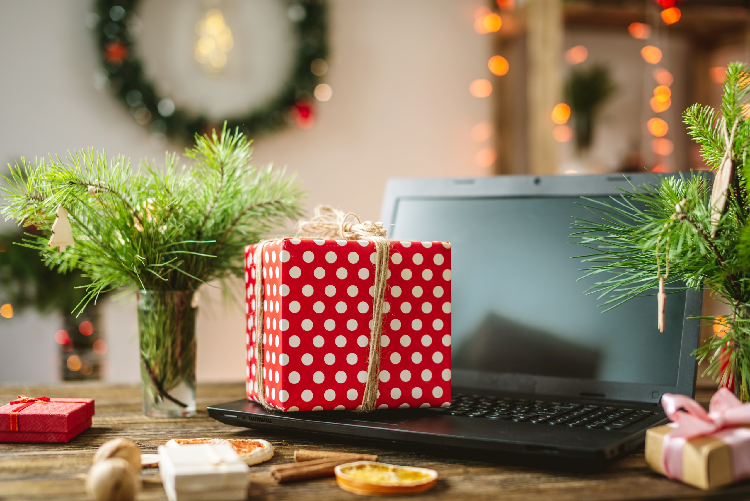 ecommerce holiday season laptop
